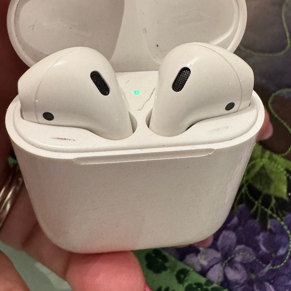 Apple Other - Apple 2nd generation White Earbud Headphones